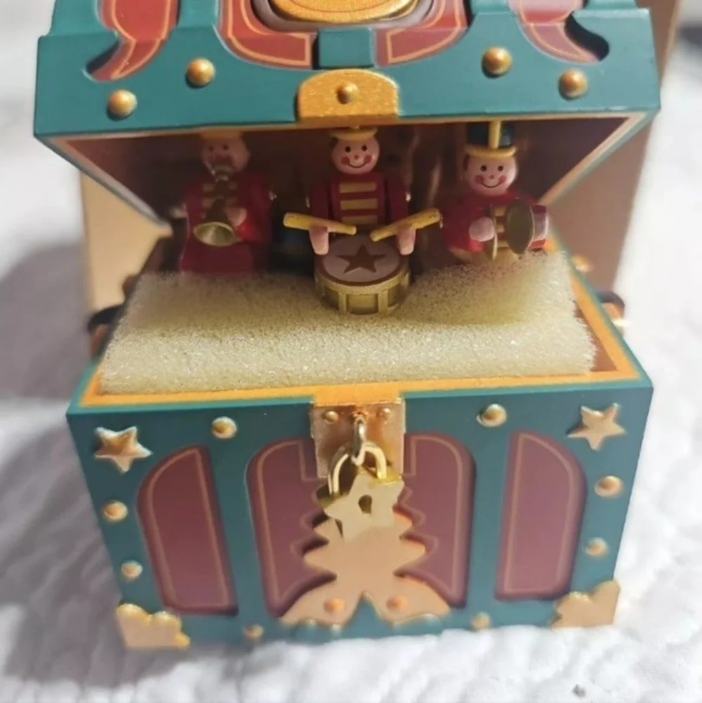 Hallmark Keepsake Merry Music Makers Christmas Ornament Wind Up Sound Motion